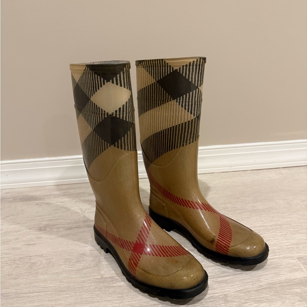 Authentic Vintage Burberry Beige Tan Black Red Plaid Rain Boots